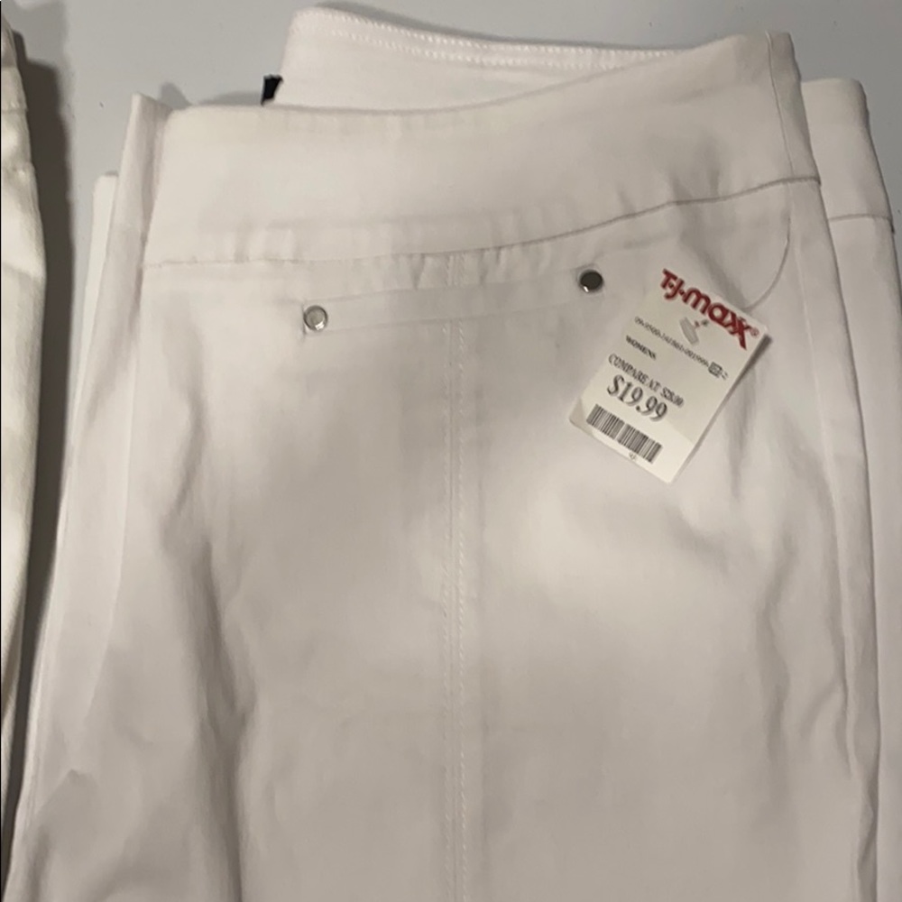 Women’s Capris White New W/Tags Zac & Rachel 18W